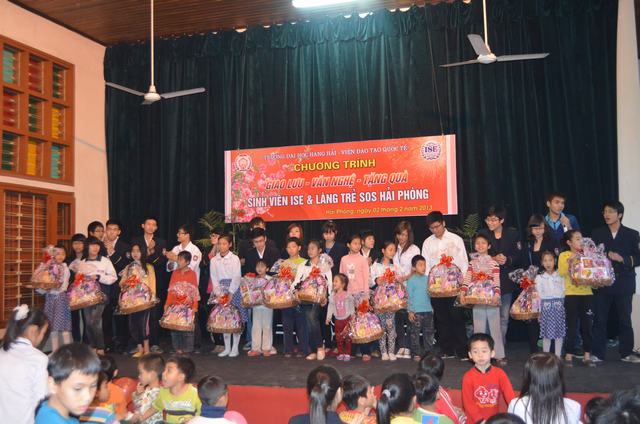 Tình nguyện về làng trẻ SOS Hải Phòng ngày 12/2/2013