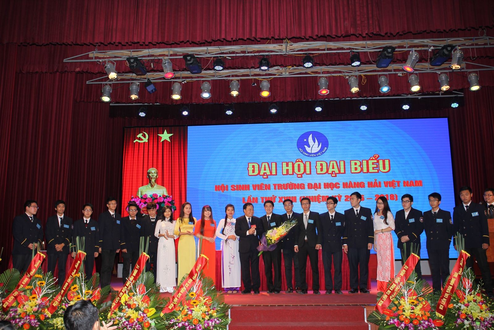 Sinh viên Viện ĐTQT tham dự Đại hội đại biểu sinh viên Trường ĐH Hàng hải Việt Nam nhiệm kỳ 2015-2018