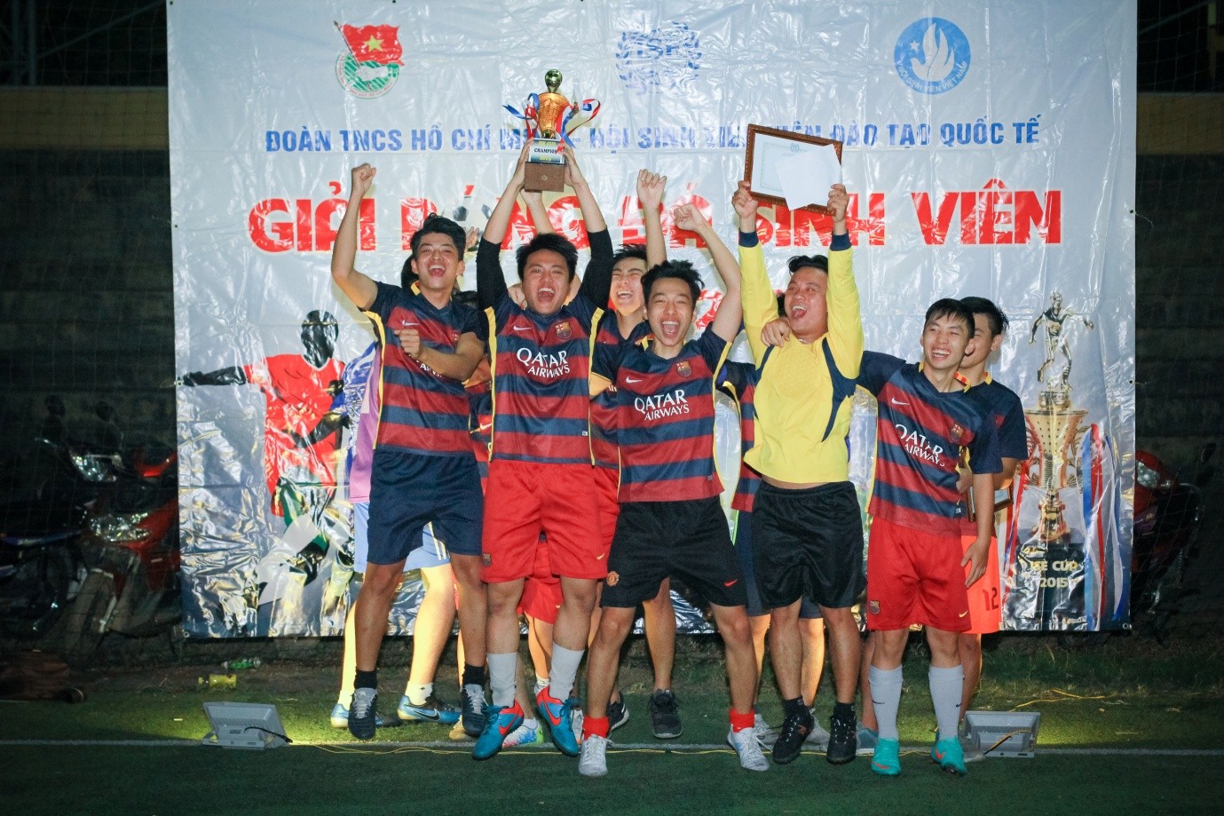 Tổng kết Giải bóng đá sinh viên ISE CUP 2015 : Giải đấu đầy kịch tính 