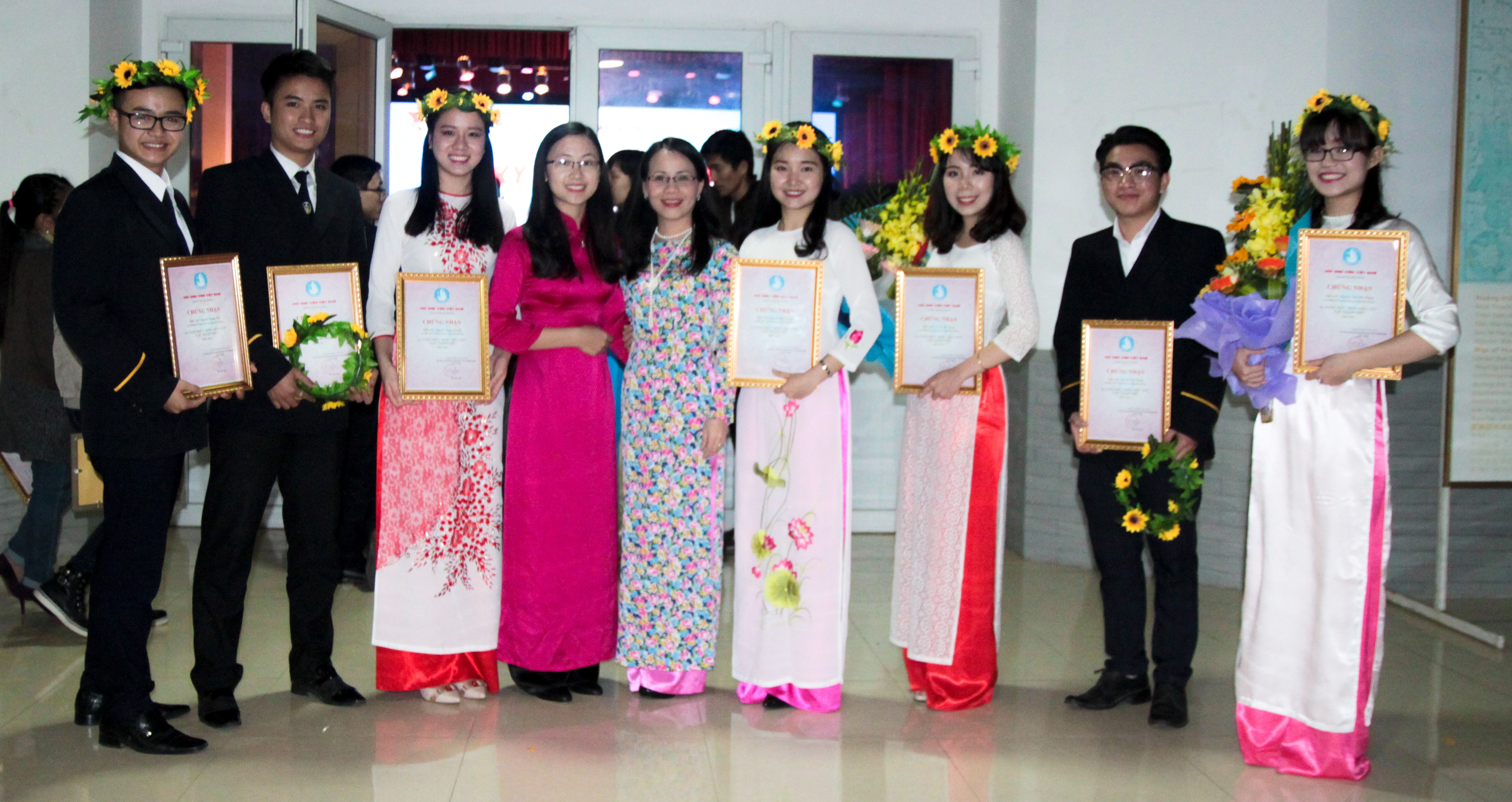 Sinh viên Viện Đào tạo Quốc tế vinh dự nhận danh hiệu “Sinh viên 5 tốt” cấp thành phố năm học 2015-2016